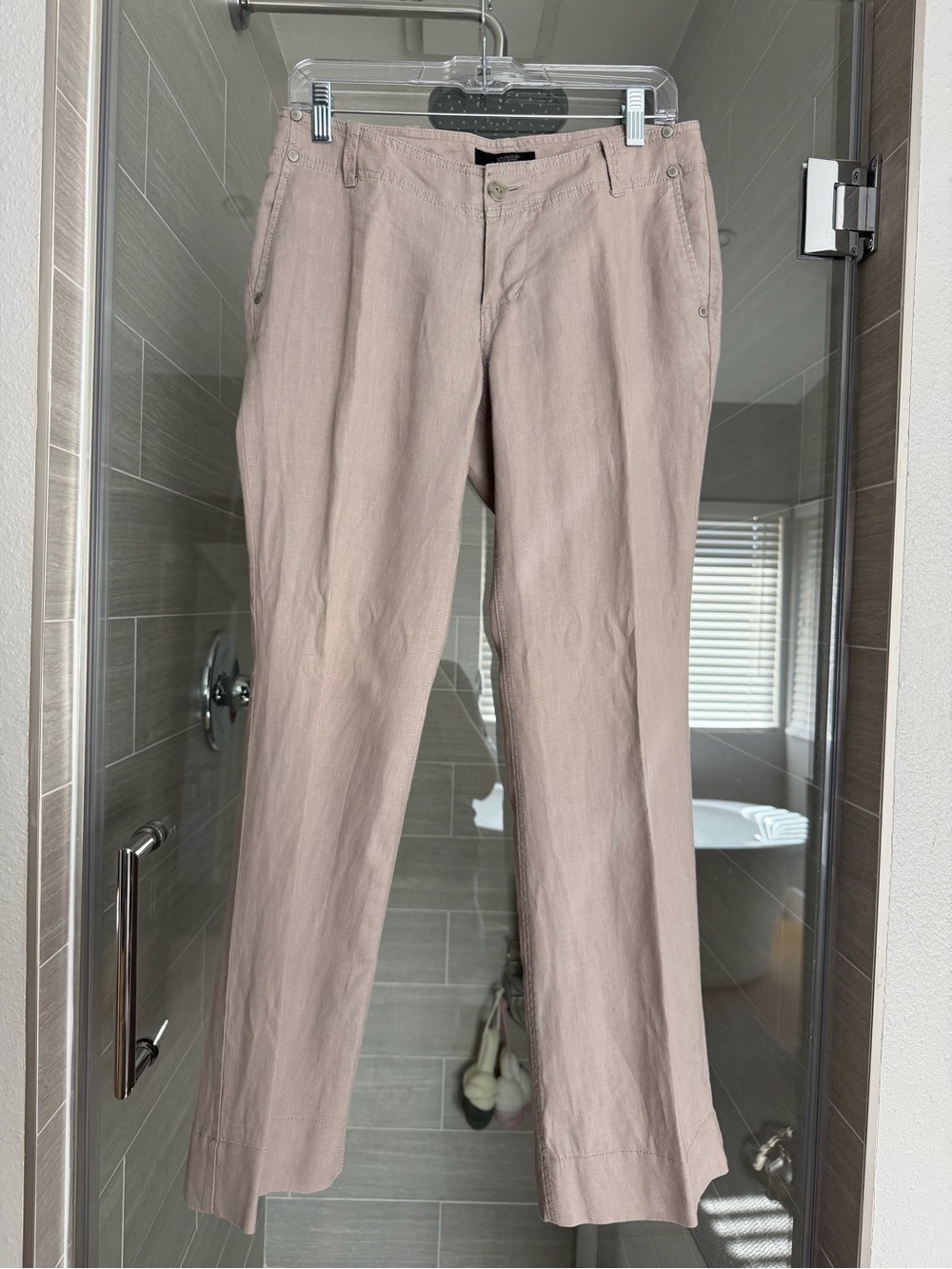 Women’s Straight-Leg Pants in Light Grey